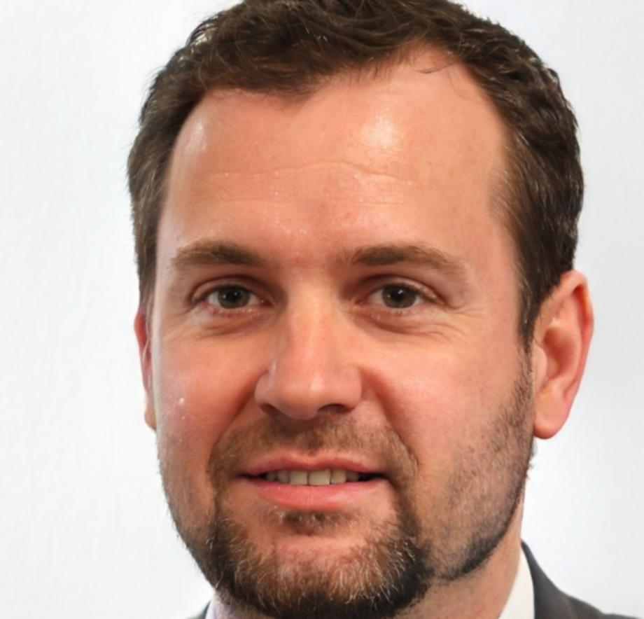 Portrait de Cyprien Beaumont, Expert en Planification Financière